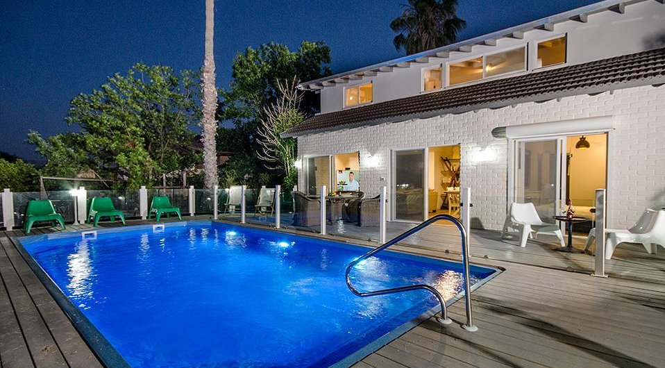 וילה מול האגמון