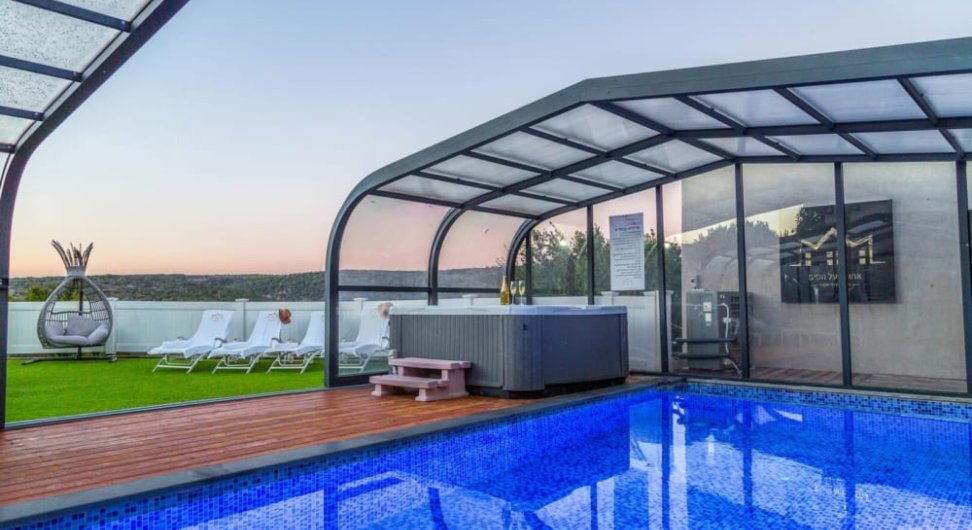 אחוזה על המים