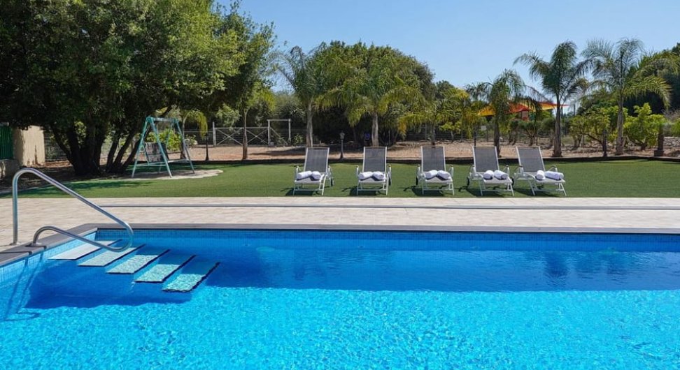 אחוזת שושנים בוטיק