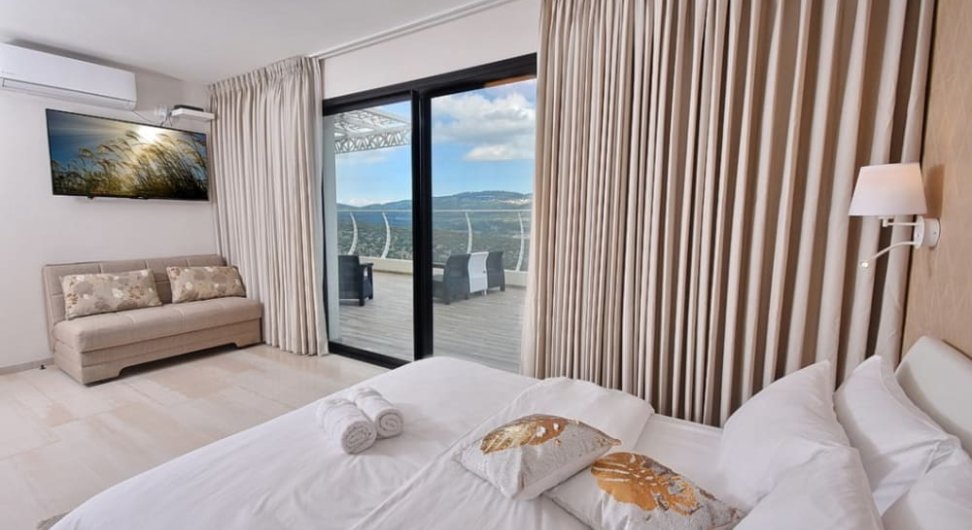 אחוזת הצוק במרומים