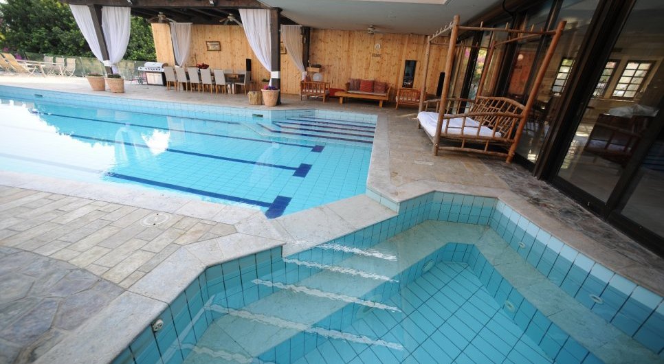 האחוזה במרכז