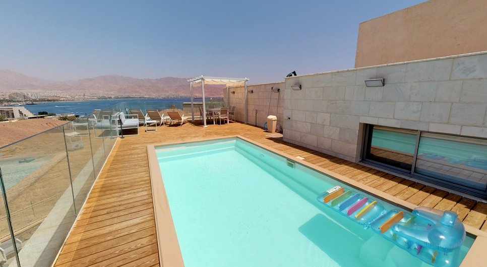 וילה נגיעה בים