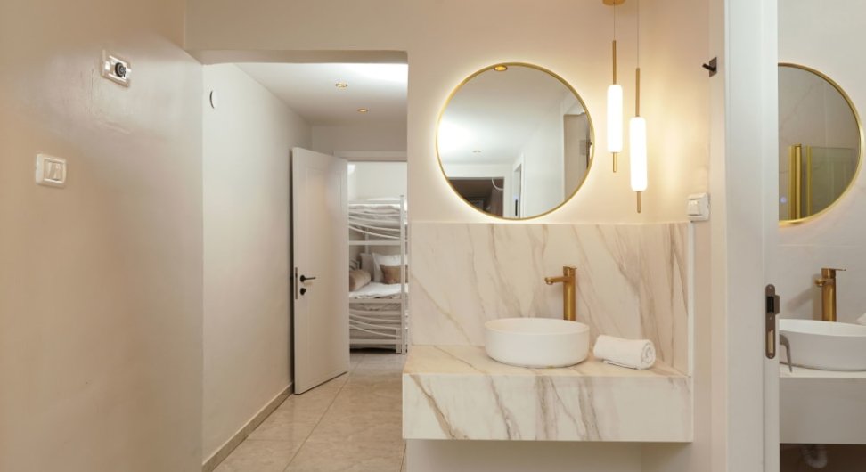 בין תכלת לכנרת