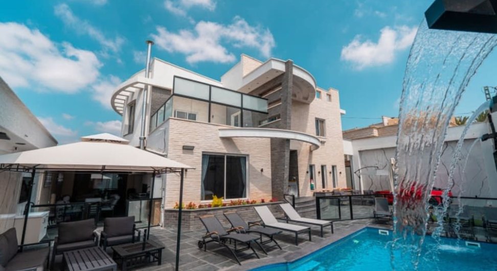 רון וילאג בוטיק