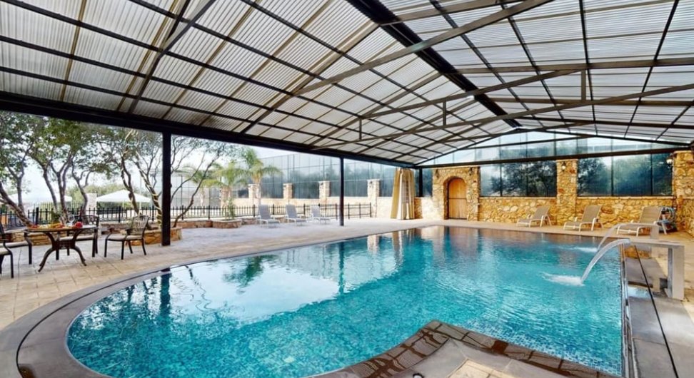 אחוזת האלונים